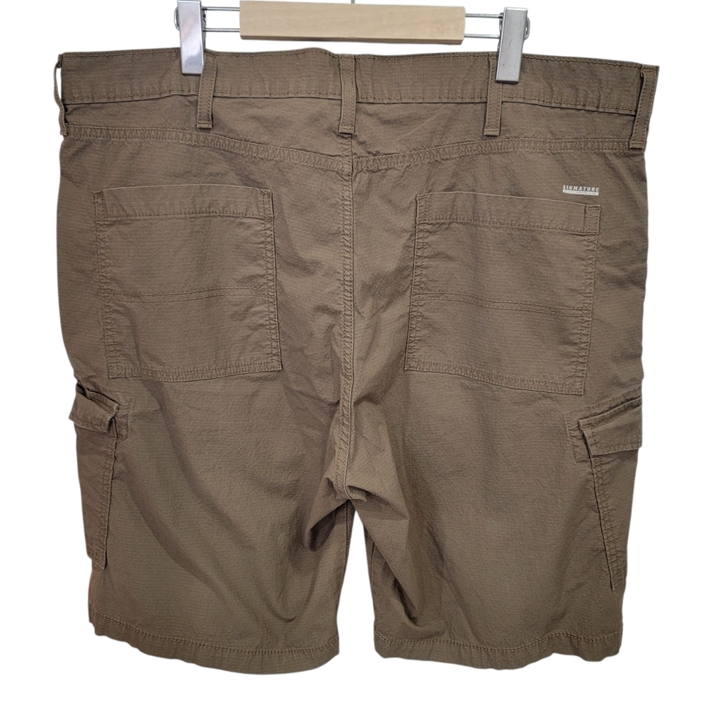 Signature by Levi Strauss Cargo Shorts Khaki Brown Neutral Pockets Men’s Size 40 - Picture 6 of 17